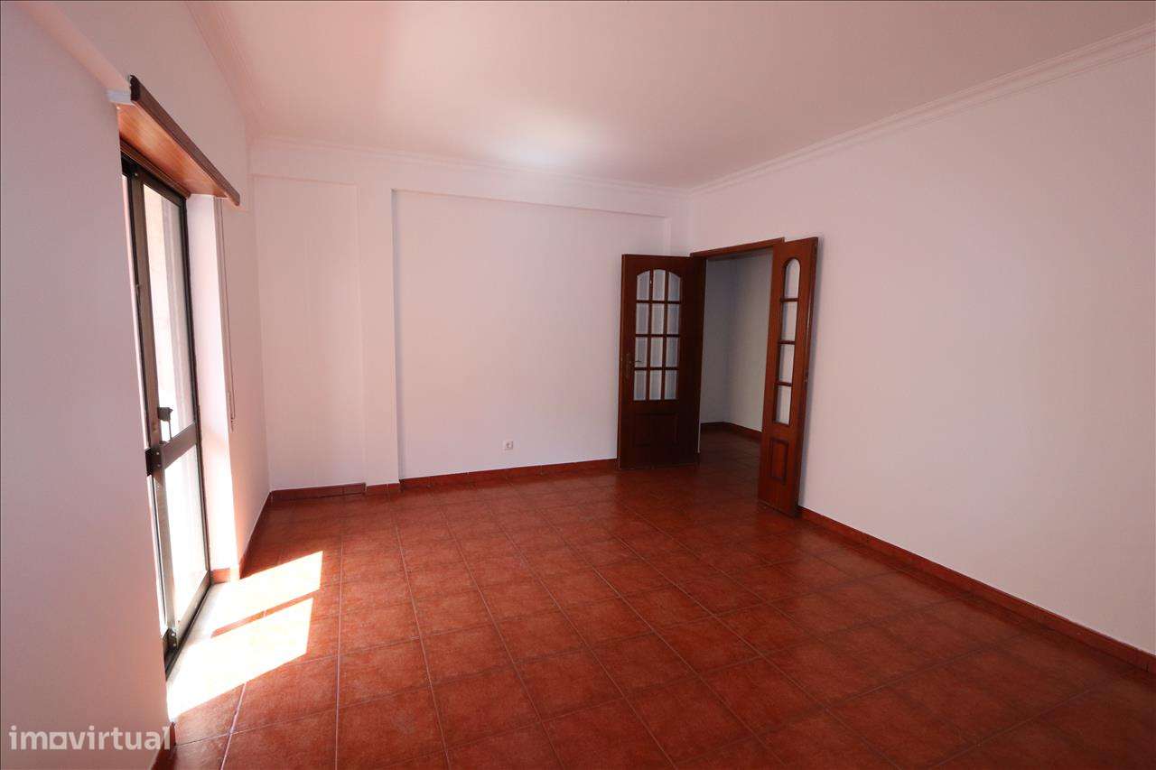 APARTAMENTO T3, ARRENDADO ATÉ SETEMBRO DE 2025, NA QUINTA DO CONDE - Grande imagem: 4/12