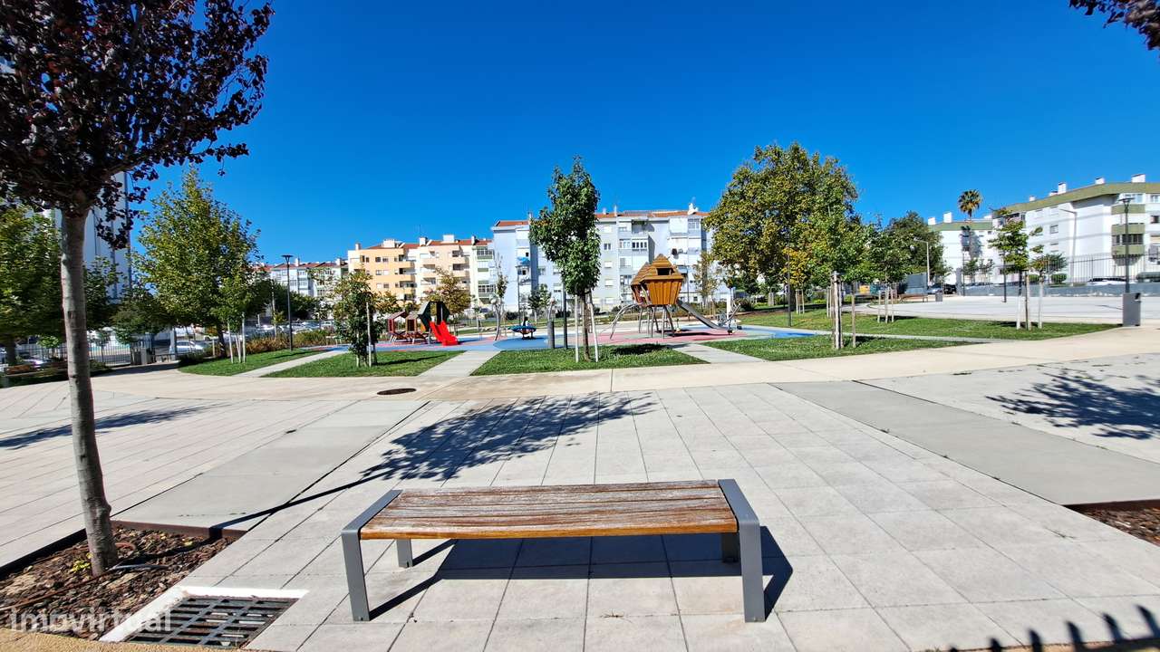 Apartamento T2 com 73m2 com Arrecadação na Arroja/Odivelas-14