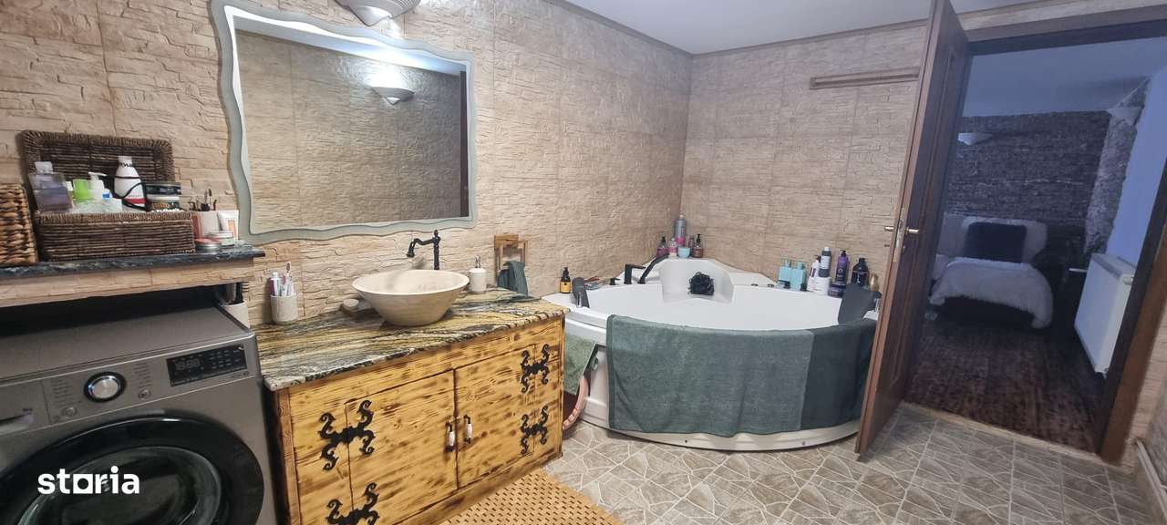 Vand vila Pitesti, langa Targul saptamanal, dupa sensul giratoriu - Imagine principală: 4/19