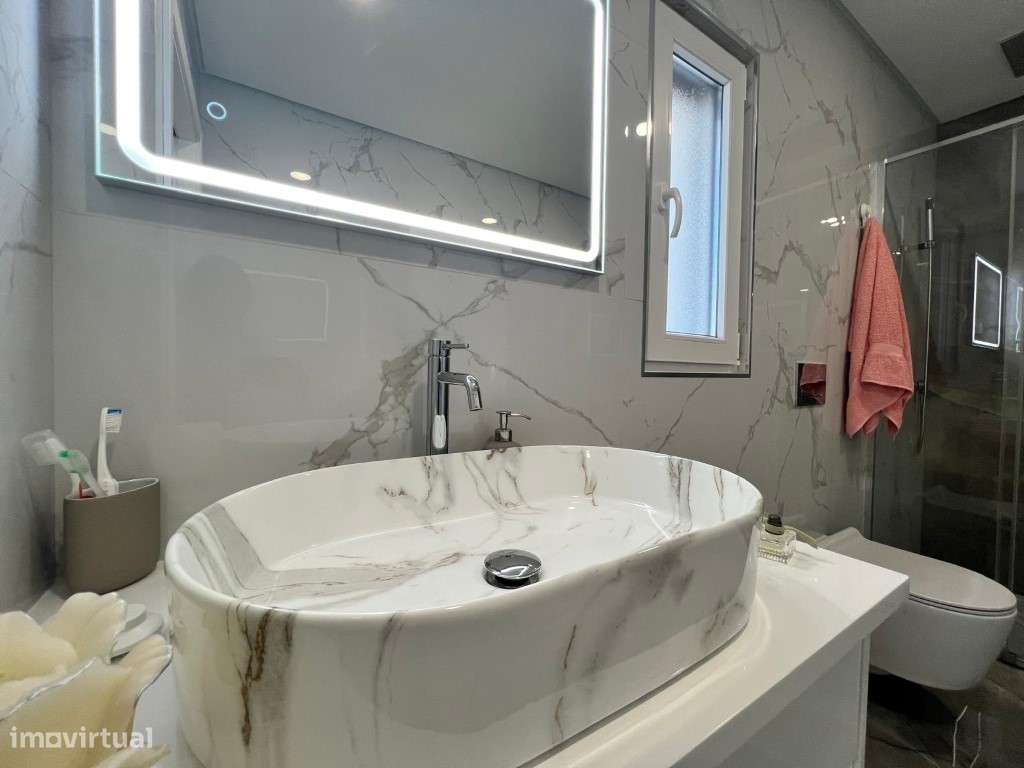 Moradia Isolada T4 Com piscina-9