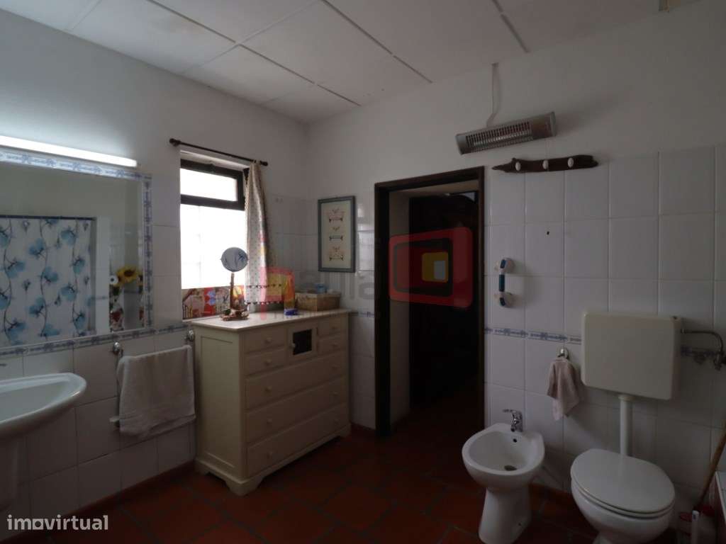 TERRENO COM CASAS - SARILHOS GRANDES-24