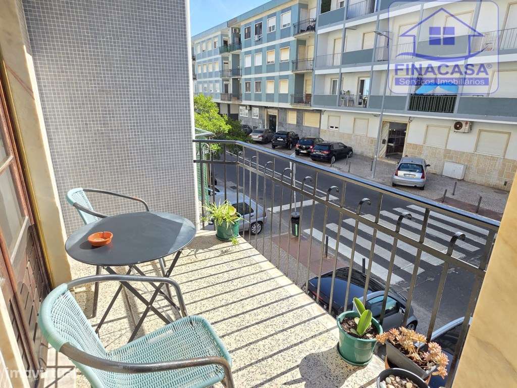 Apartamento T4 com boas áreas e excelente localização - Montalvão(S...-18
