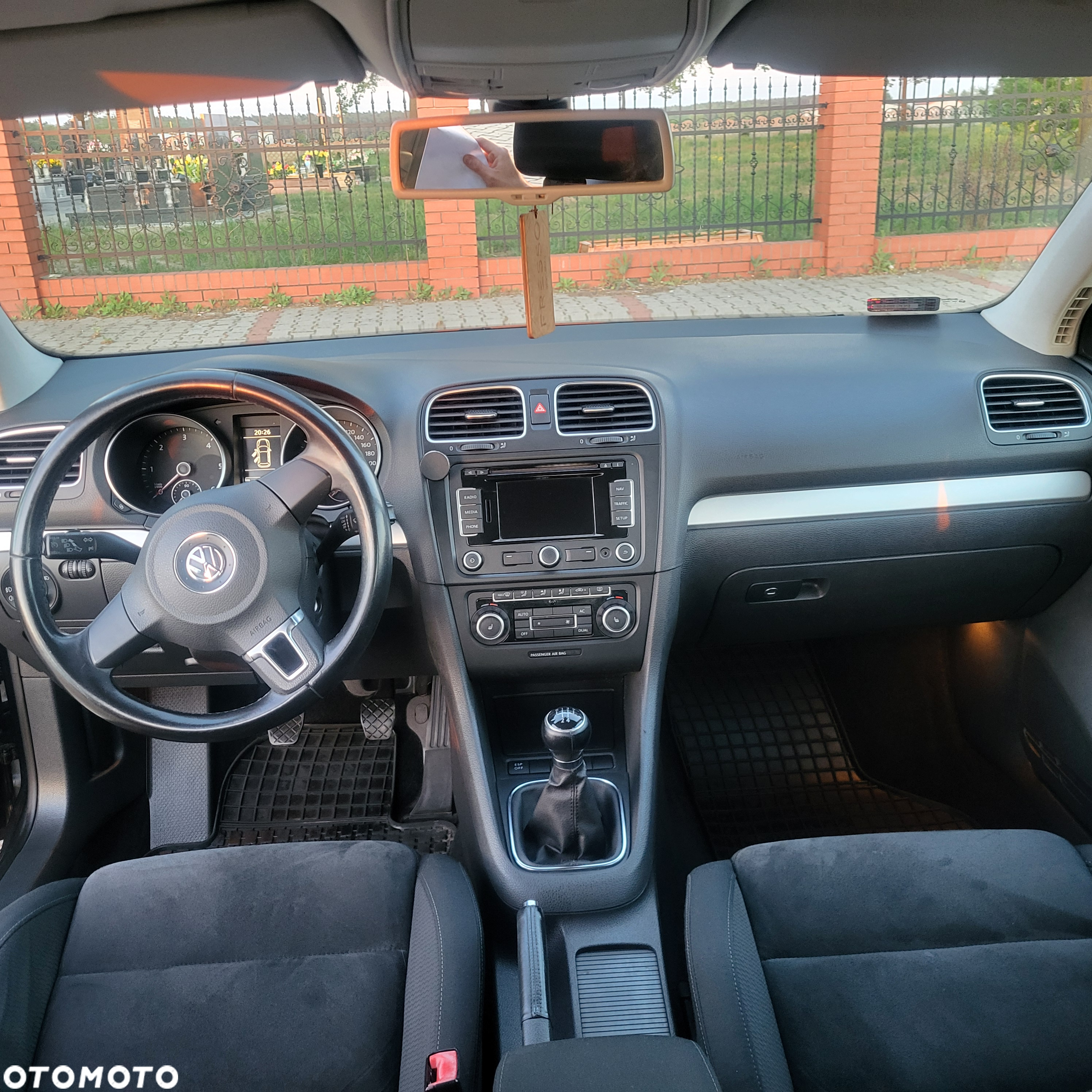 Volkswagen Golf 1.6 TDI DPF Highline - 9