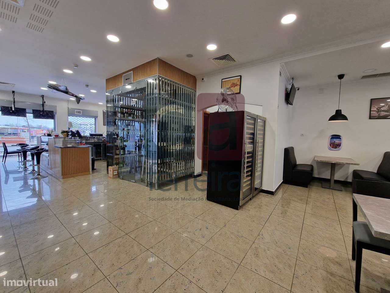 Restaurante composto por três pisos no Coração de Almeirim-13