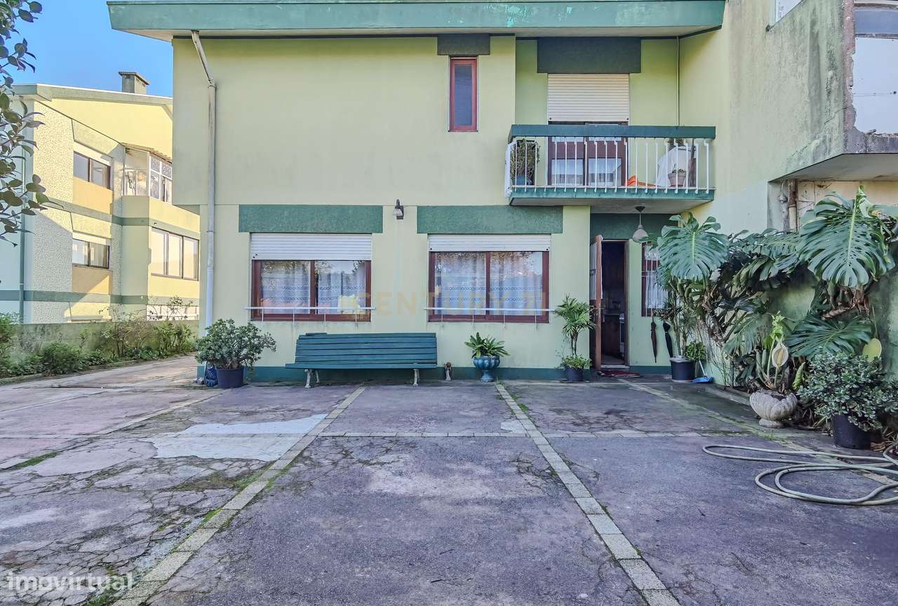 Moradia T4+1 em Pedra com Terreno de 1088m² em Pedrouços – Próxima ao-26