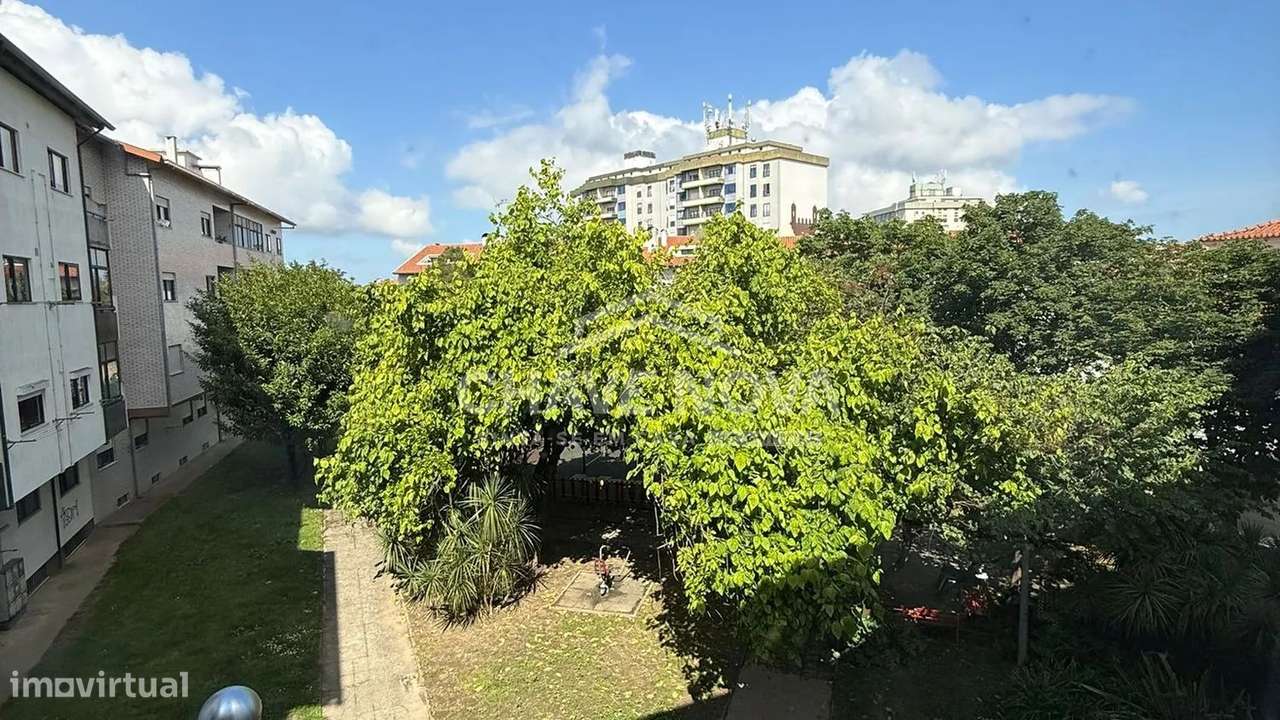 T2 Mobilado c/ Varanda e Arrumo em Esgueira-1