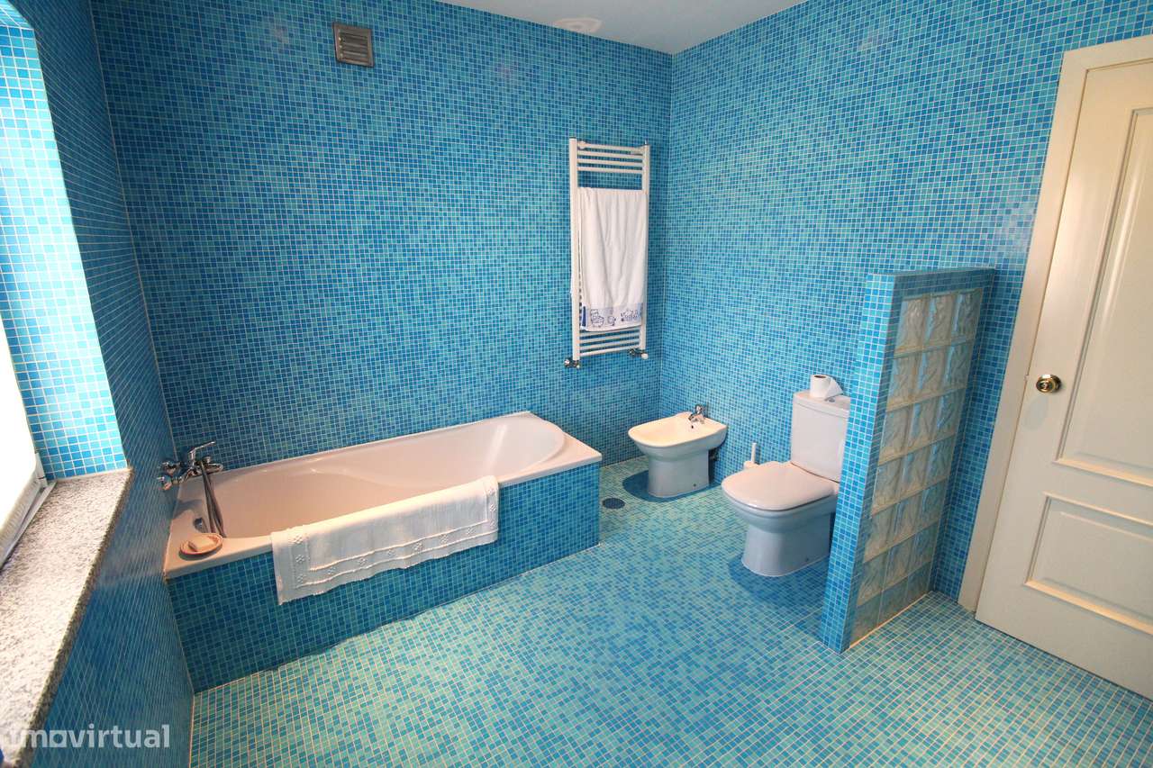 Elegante Moradia T4 Familiar-35