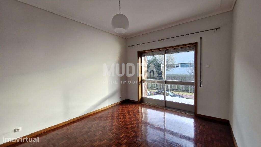 T4 com garagem | Habitação Própria ou Investimento  | Localização exce - Grande imagem: 2/20