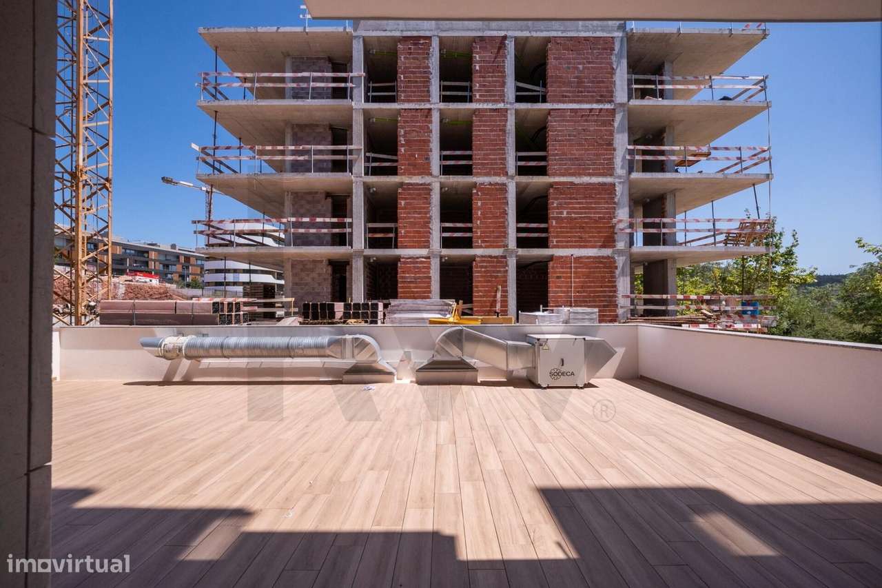 Luminoso Apartamento T2 NOVO com Terraço e Garagem Fechada — Quinta de-29