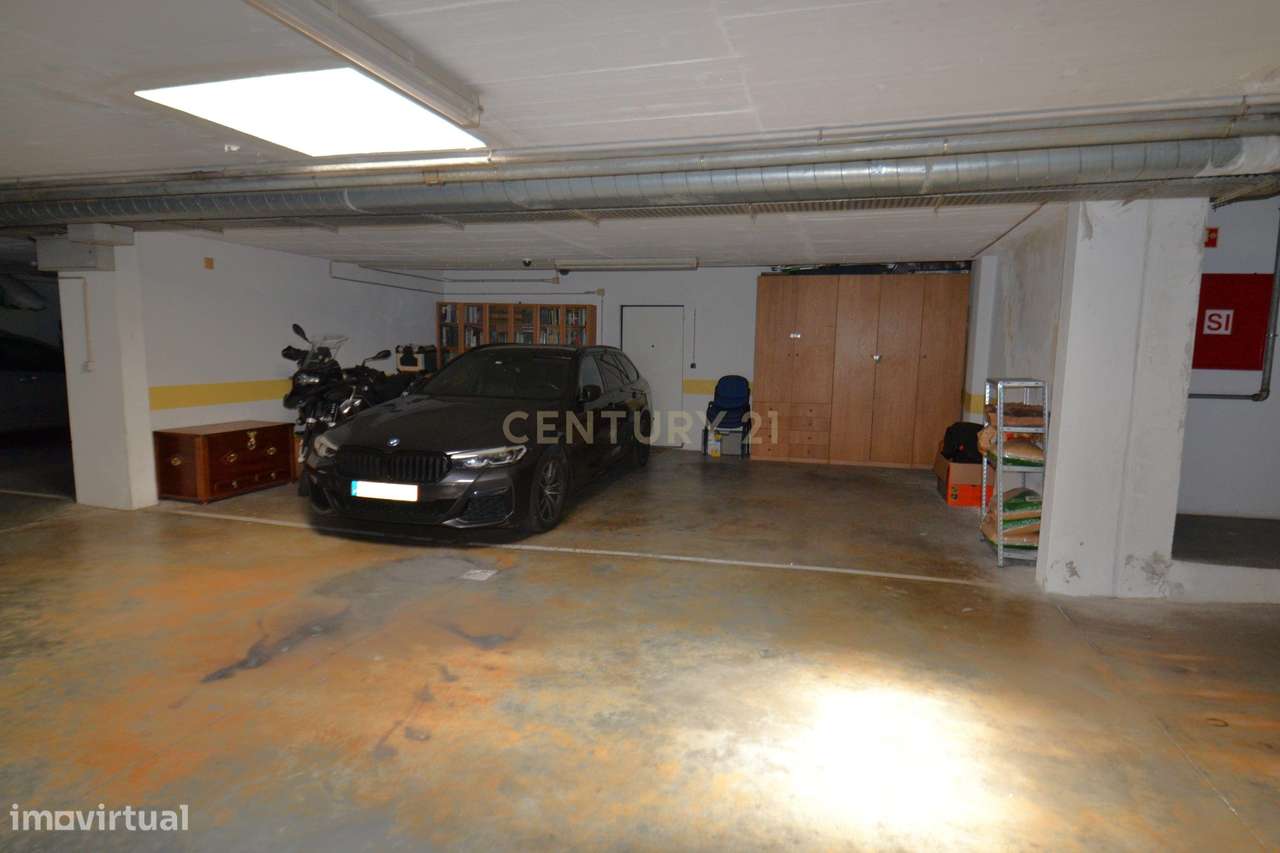 Moradia T4 em Condomínio fechado com Piscina e Ginásio | Cascais-35