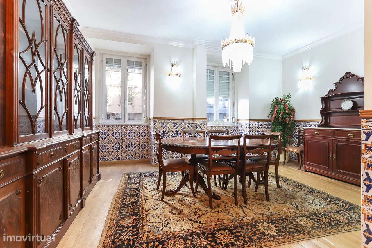 Espaçoso Apartamento T3 no coração de Lisboa-1