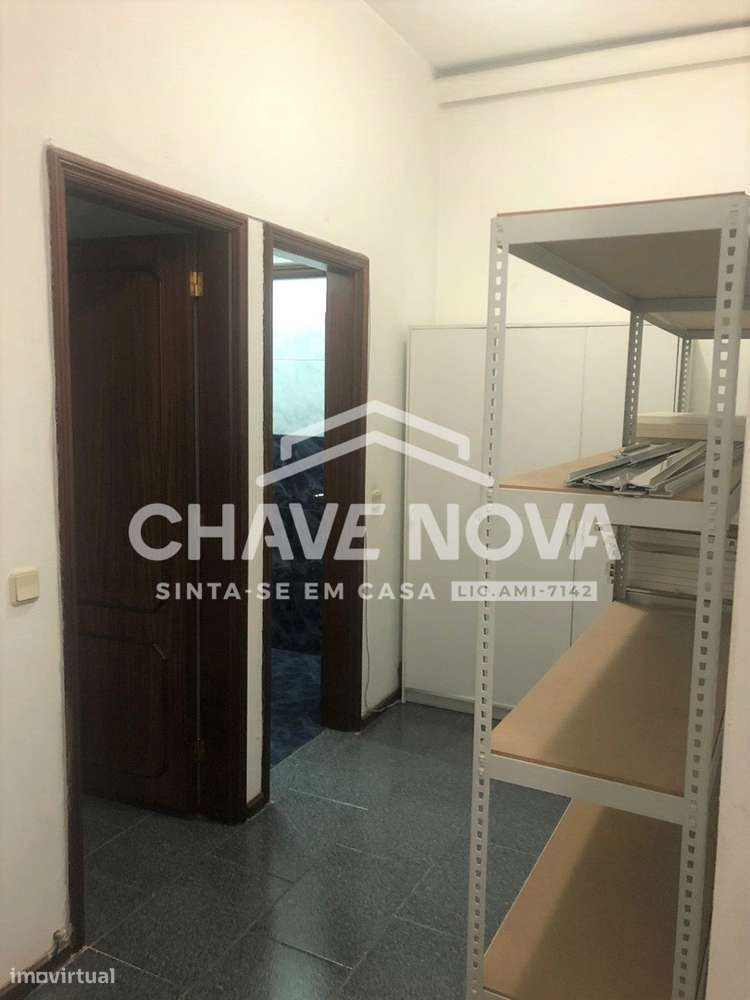 Loja de rua c/ Montra em Mafamude (Soares dos Reis)-8