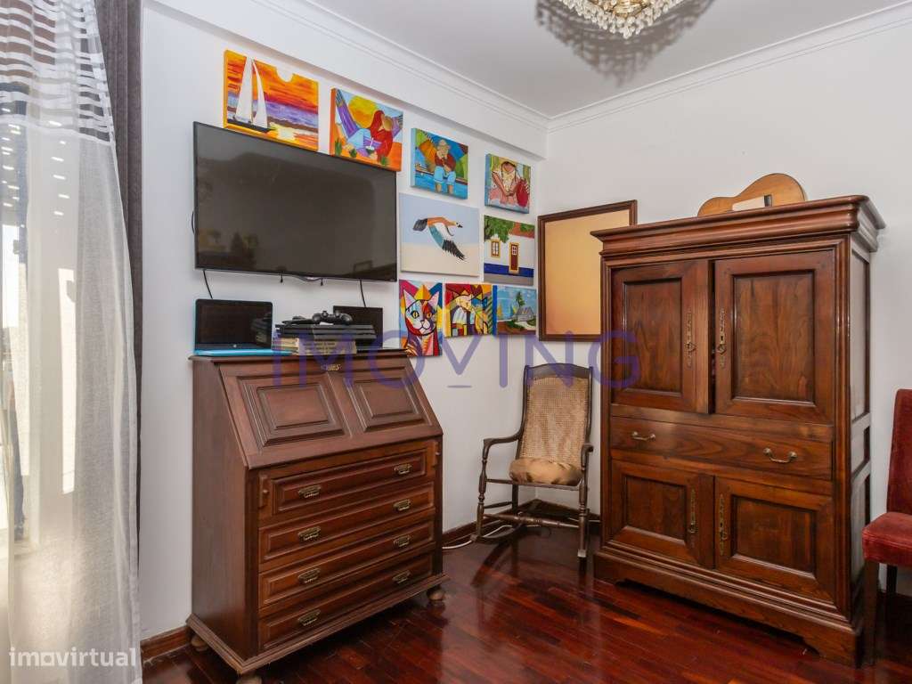 Apartamento T2 com parqueamento e arrecadação no Barreiro-24