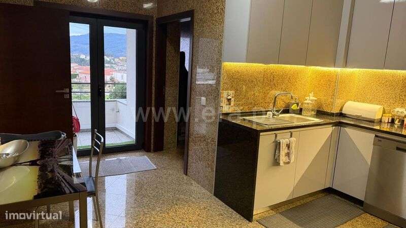 Apartamento T3 / Marco de Canaveses, Alpendorada, Várzea e Torrão-8