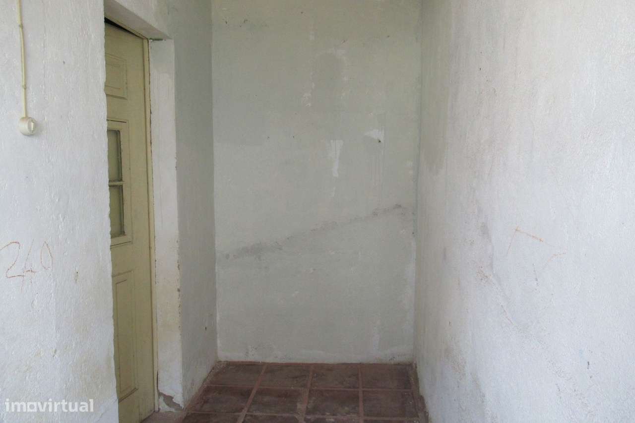 MORADIA V1, 2 GARAGENS E LOGRADOURO.-8