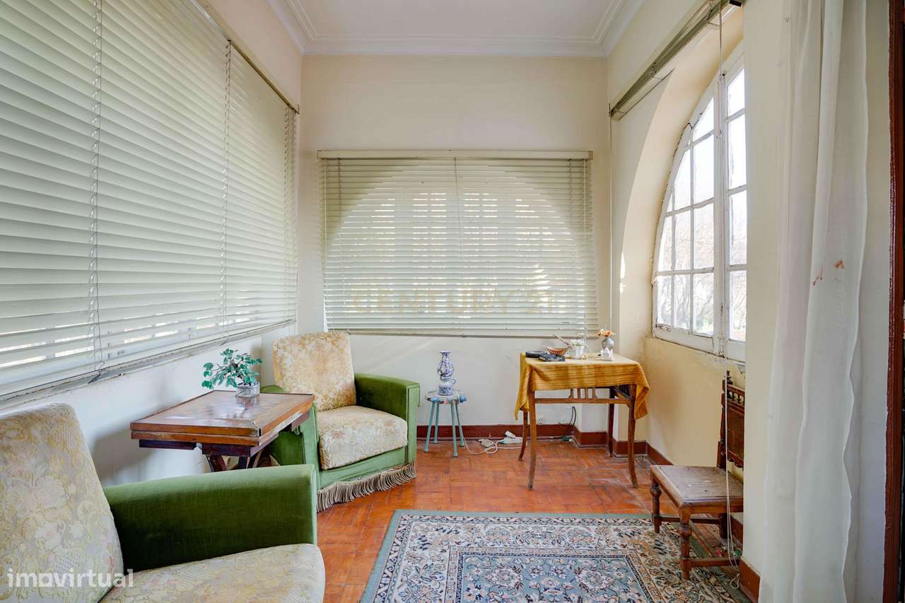 Moradia independente T6, situada no coração da linha de Cascais, junto-39