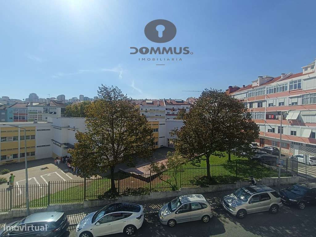 Apartamento T3 na Damaia totalmente Remodelado-0