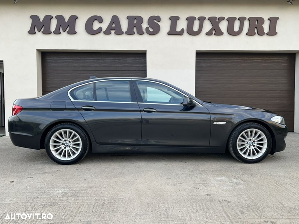 BMW Seria 5 520d Aut. Luxury Line - 12