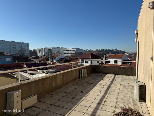 Apartamento T3 c/ terraço - Metro Salgueiros-0