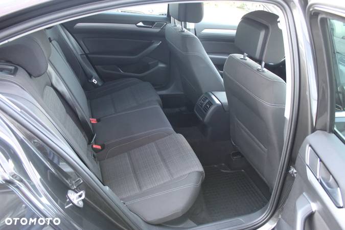 Volkswagen Passat 2.0 TDI EVO Business DSG - 6