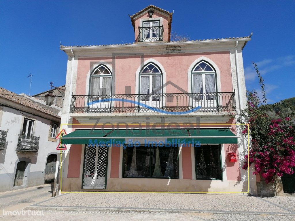 Loja para comércio, localizada no centro da Vila de Alenquer