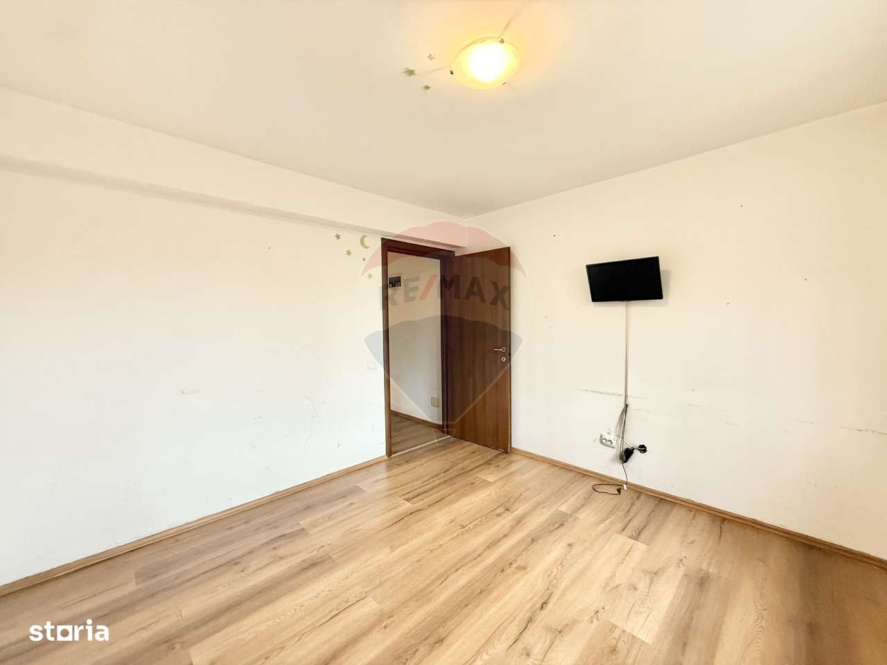 De vanzare | Apartament 2 camere cu gradina 52 mp | Otopeni-Scolii - Imagine principală: 4/10