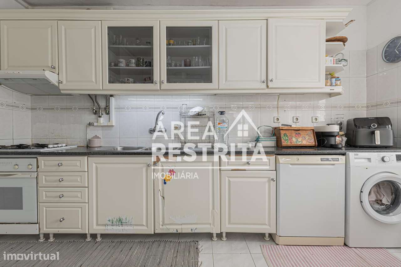 Apartamento T3 transformado em T2 no Seixal, Arrentela-1