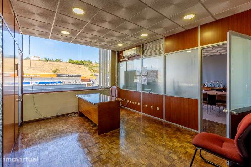Escritório para arrendar junto a Torres Vedras com terraço de 147 m² - Grande imagem: 4/28