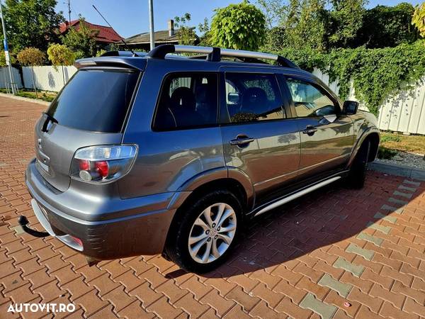 Mitsubishi Outlander 2.0 Turbo 4x4 - 7