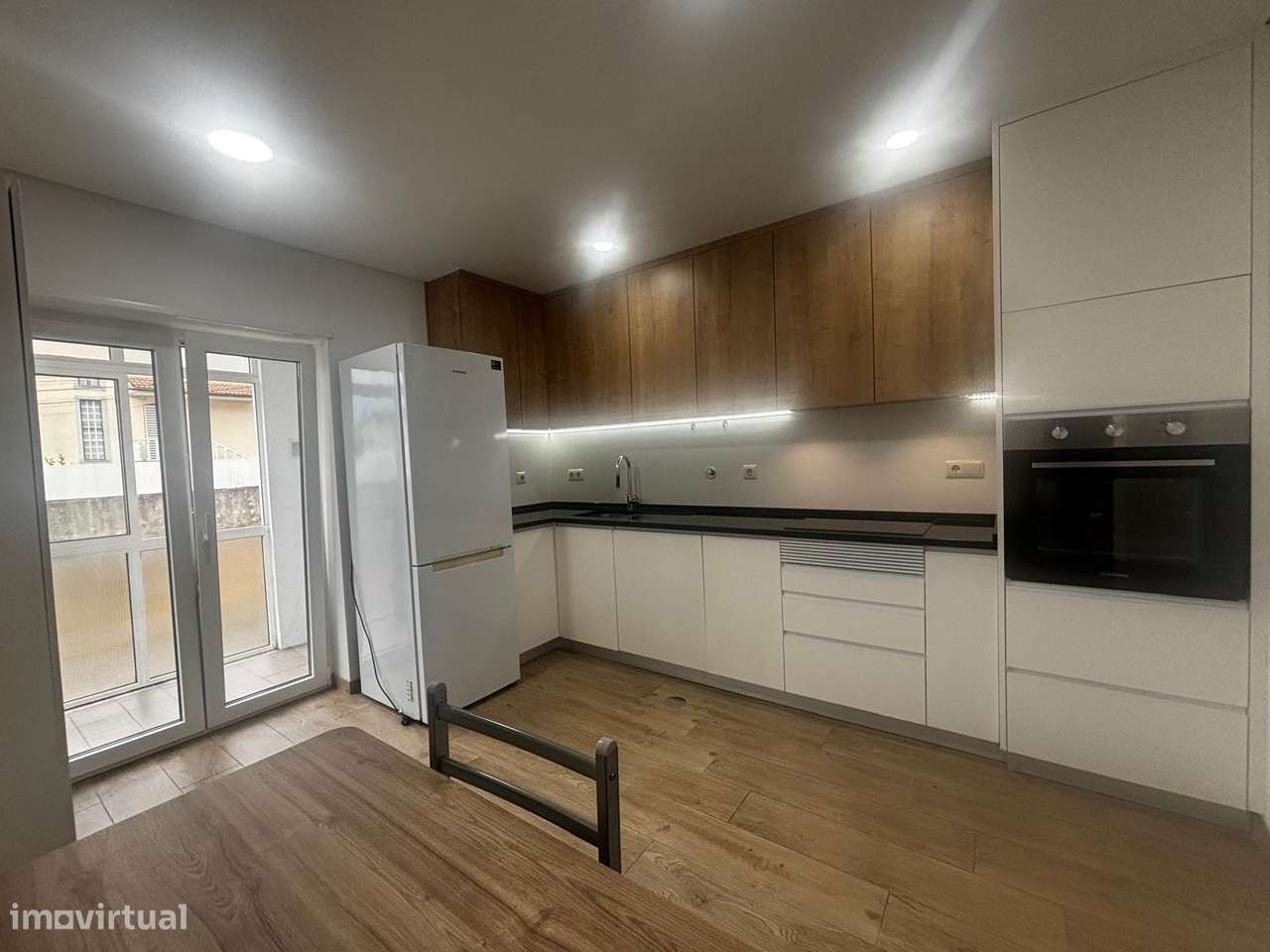 Apartamento T3 Renovado C/ Aquecimento e Garagem - Viseu-1