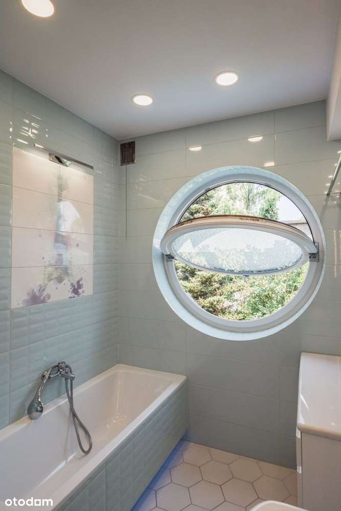 Piękna willa z dużą działką w samym centrum!-14