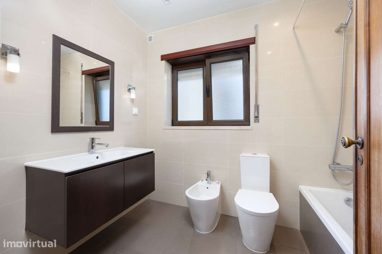 Apartamento T5 | Último Piso | Capuchos, Leiria-29