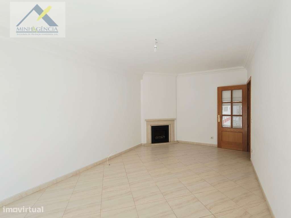 Apartamento T2 com arrecadação no Bairro Afonso Costa em Setúbal-6