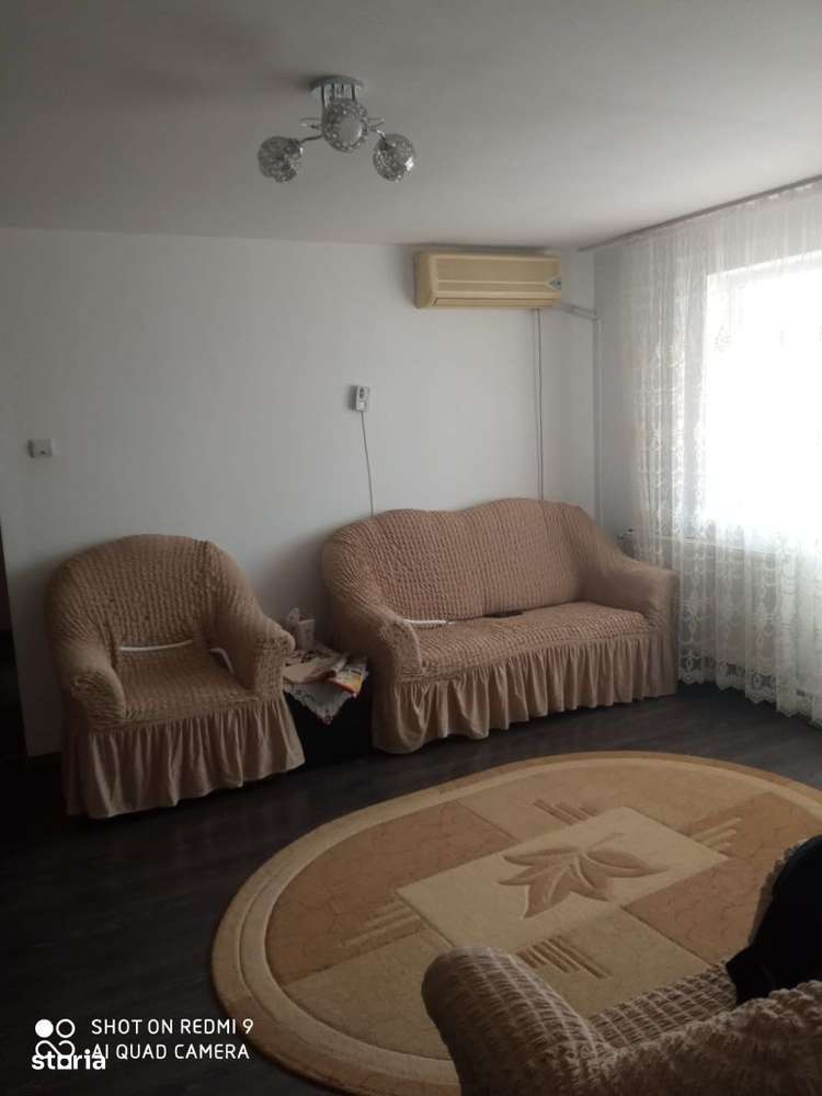 Apartament 3 camere cf 1 semidecomandat zona Micro 5-0