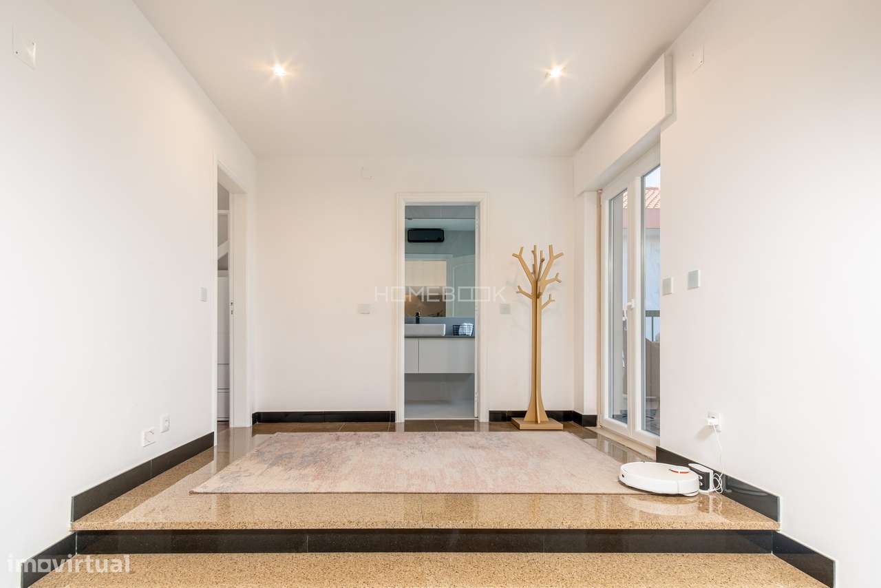 Moradia T5 renovada em condomínio fechado com piscinas, campo de ténis-43