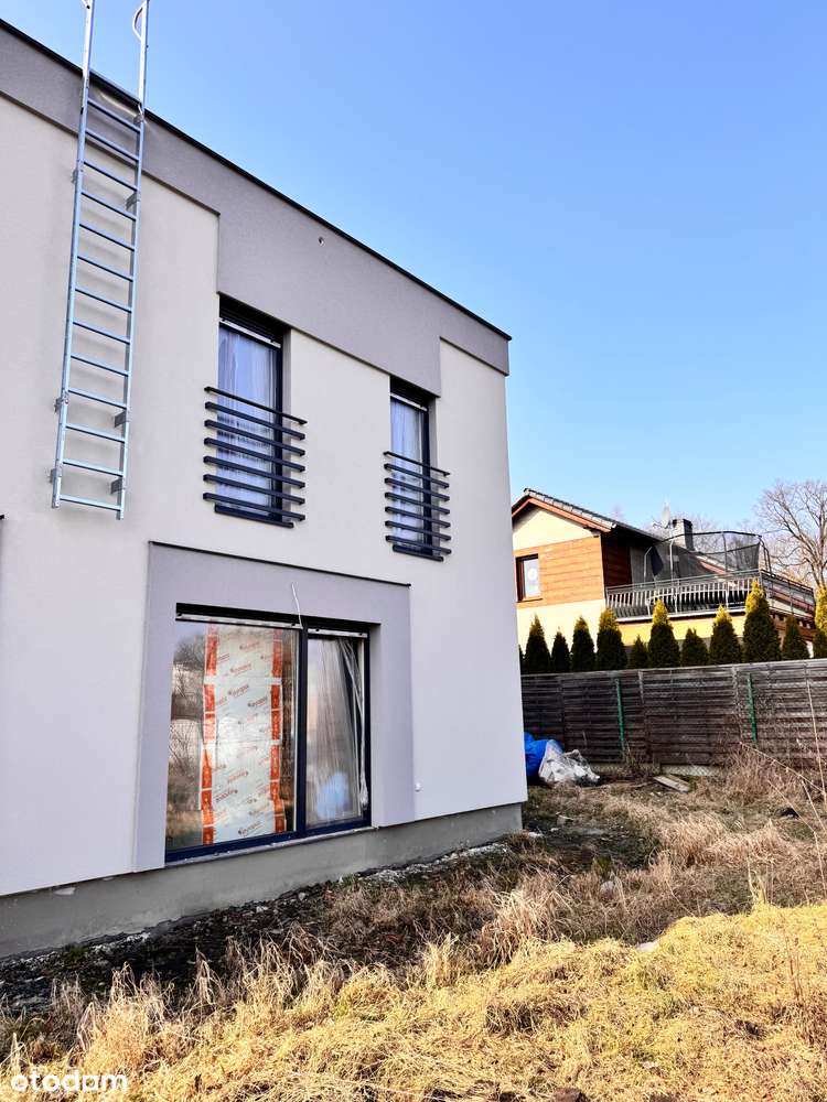 Energooszczędny bliźniak z dużym salonem.-14