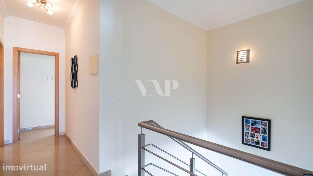 Moradia V3+2 em Condomínio Fechado com Vista Mar em Vilamoura-12