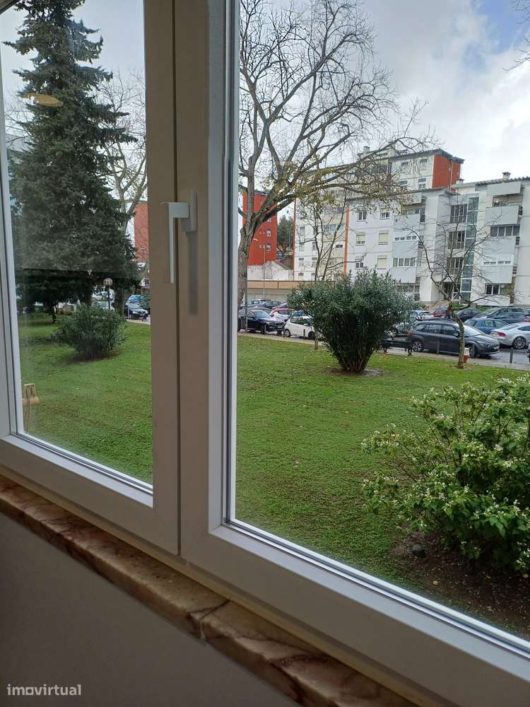 Apartamento T2 renovado, com arrecadação e a 2 km da praia - Grande imagem: 5/27