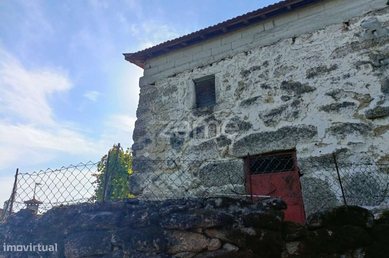 Moradia T1 para restauro em Rossas, Vieira do Minho - Grande imagem: 1/21