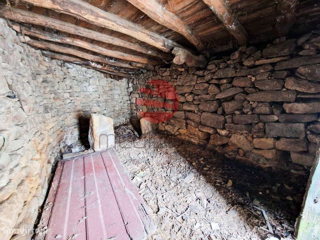 CASA ANTIGA EM ZONA HISTÓRICA - Grande imagem: 5/9