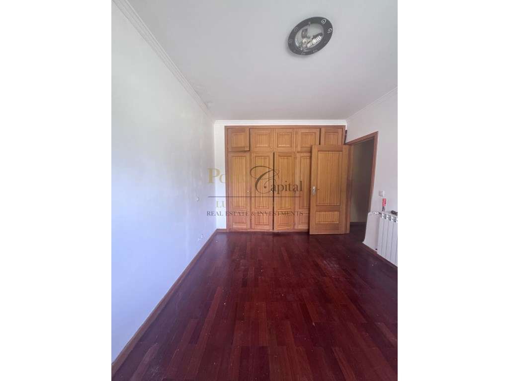 T2 com Garagem Box em Condomínio Fechado Em Nogueira da Maia-19