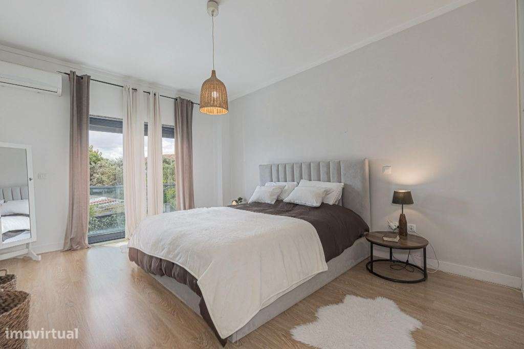 Moradia V4 em Santo António da Charneca, Barreiro  Conforto, Espaço...-12