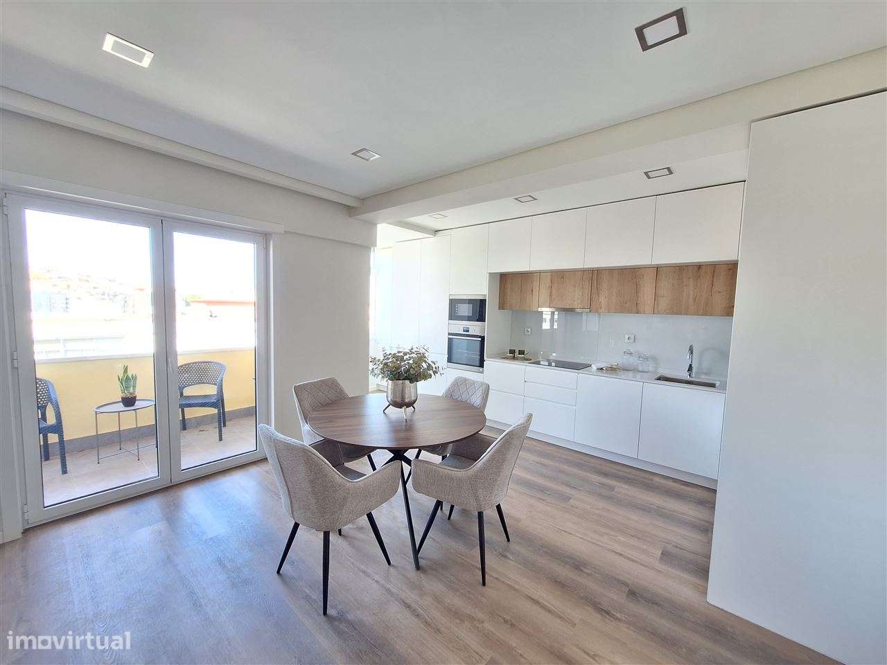 Apartamento T3 | Benfica, Bairro Sta. Cruz-0