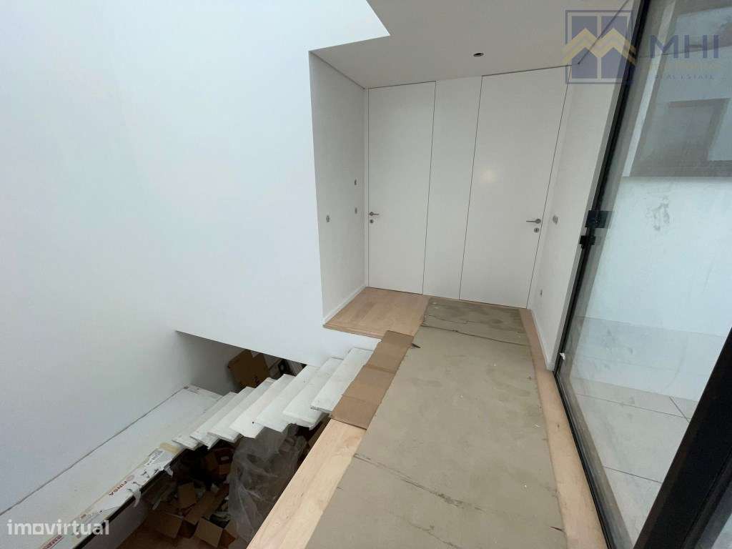 Moradias de Luxo T4 +1 a 500 metros da praia em Canidelo-25