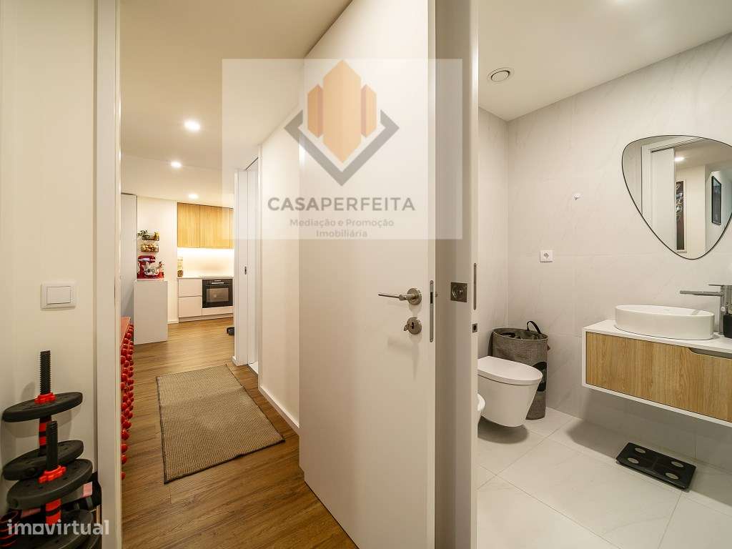 Fabuloso T2 Como Novo com Terraço e Lugar de Garagem - Candal-20