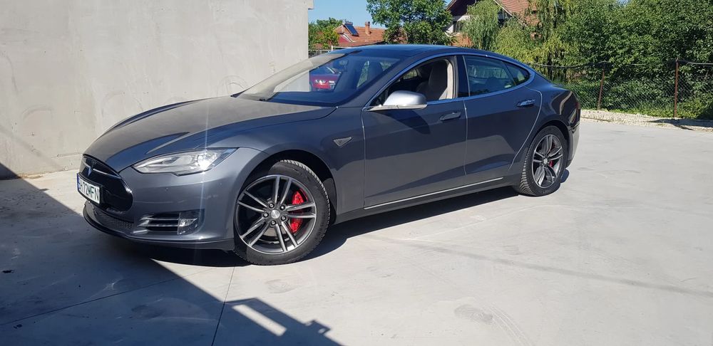 Tesla Model S Performance 2014