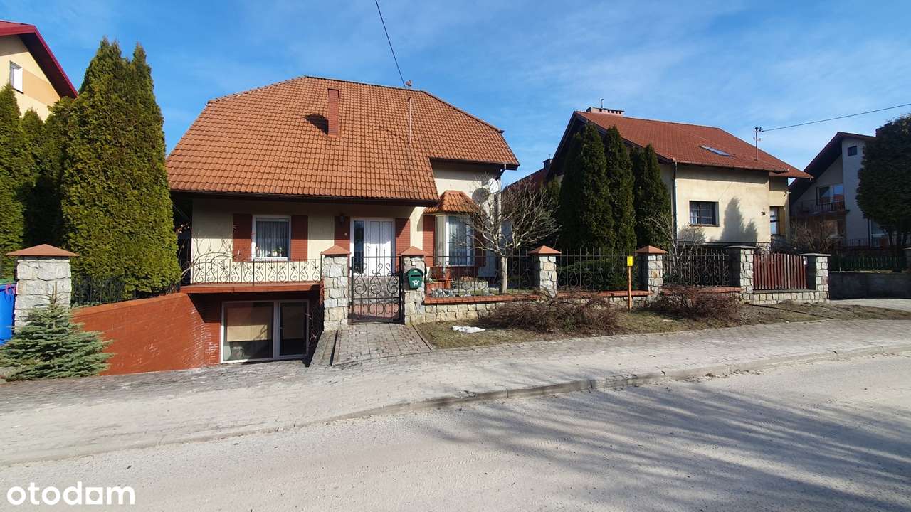 Rodzinny dom z pięknym tarasem, ogrodem i przestronnym wnętrzem