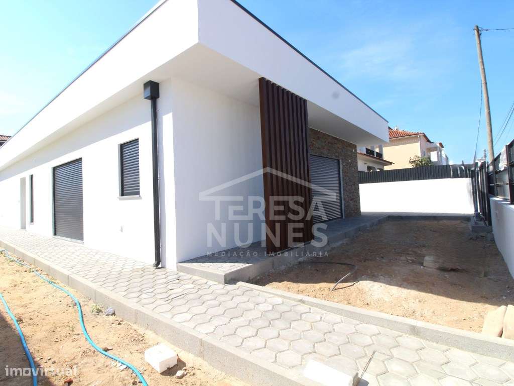 MORADIA ISOLADA V3 - REDONDOS / FERNÃO FERRO-25