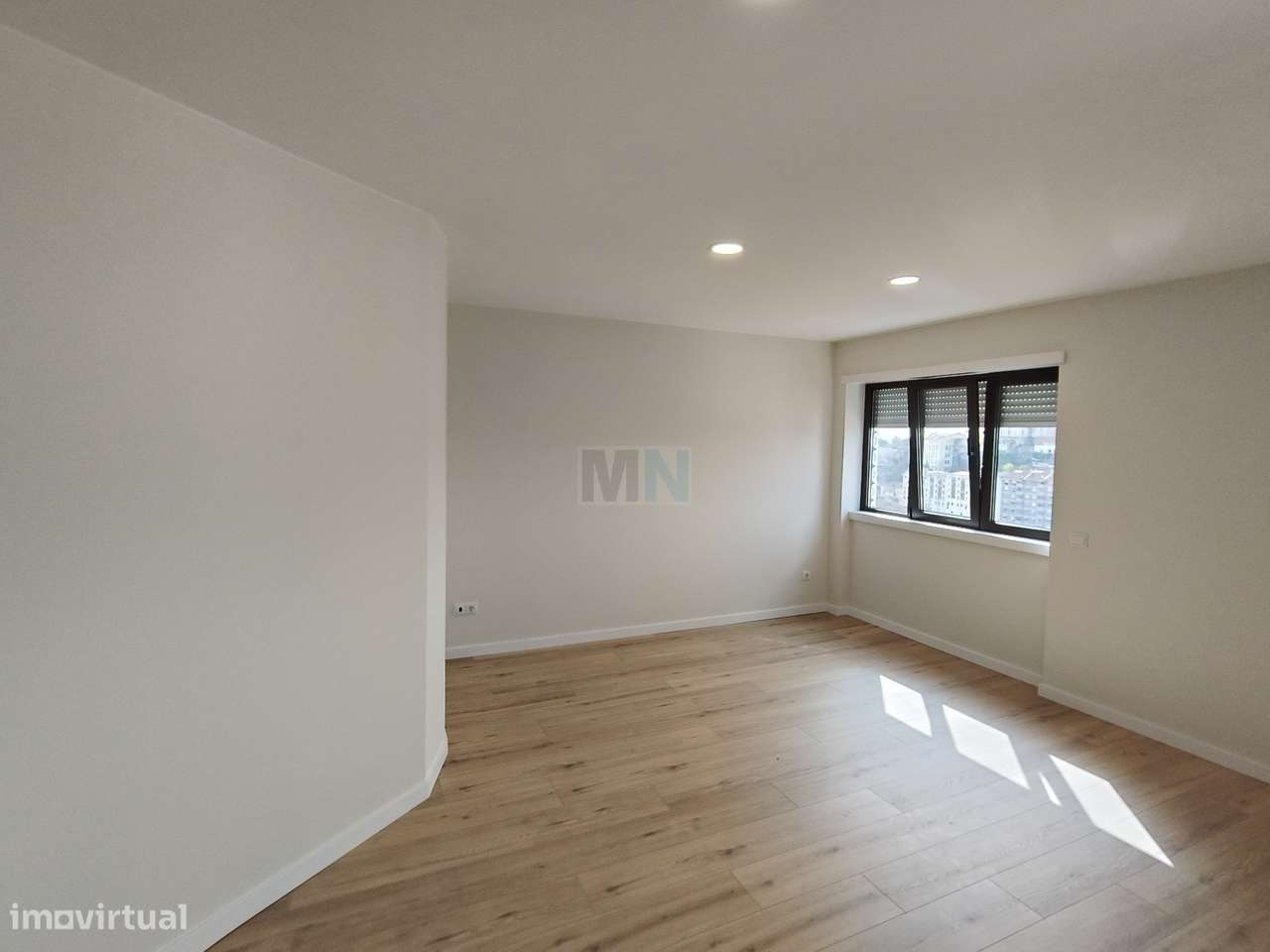 Vende-se T2 Totalmente Renovado em Celas – Vistas Rio e Universidade-4