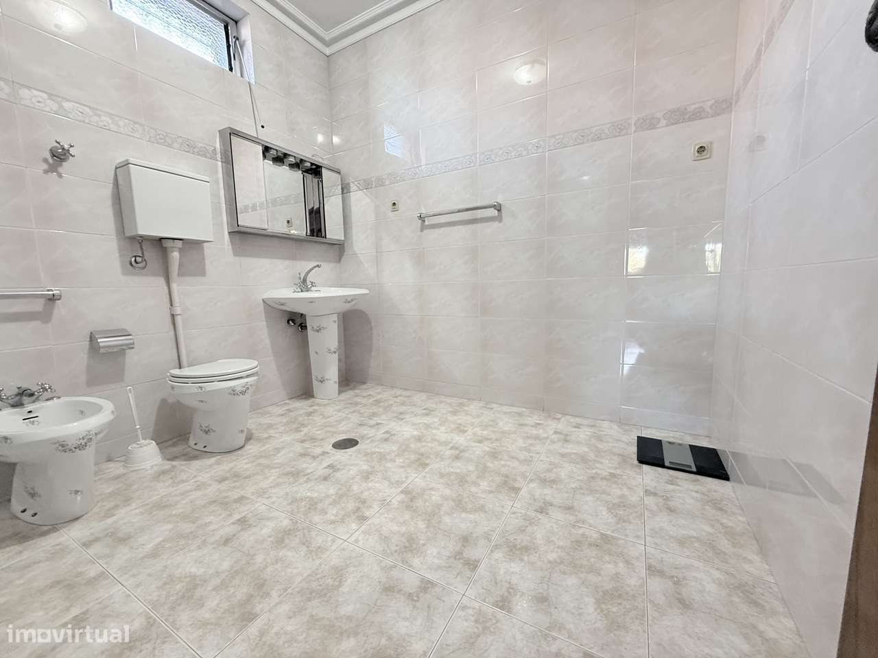 Moradia T7 | Elevador | Box 6 Carros | Jardim | 600m2 | Gondomar-24